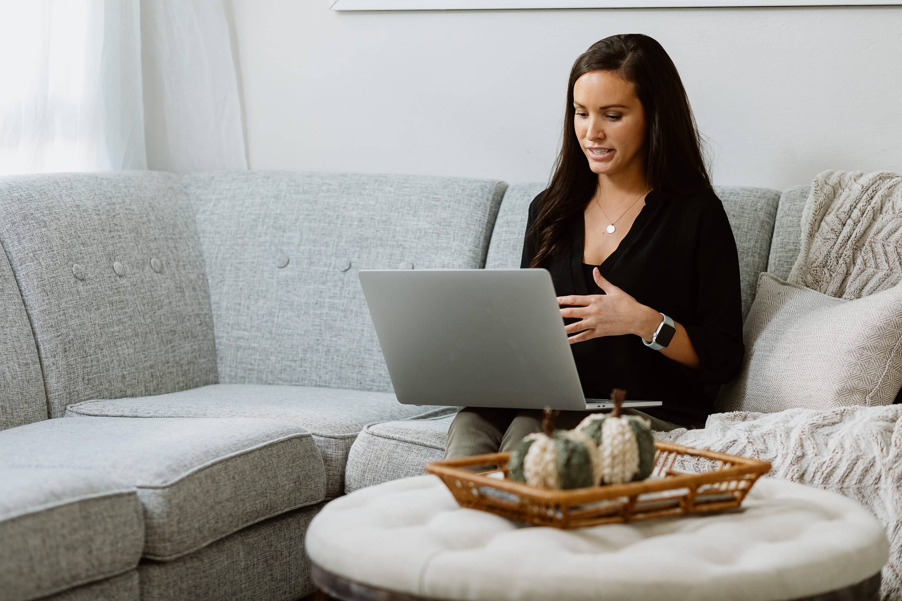 Female client in her virtual Lyra therapy session.