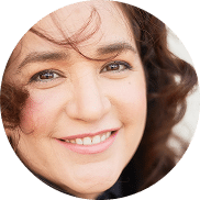 Adri Lona headshot